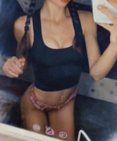 Elle - escort profile photo